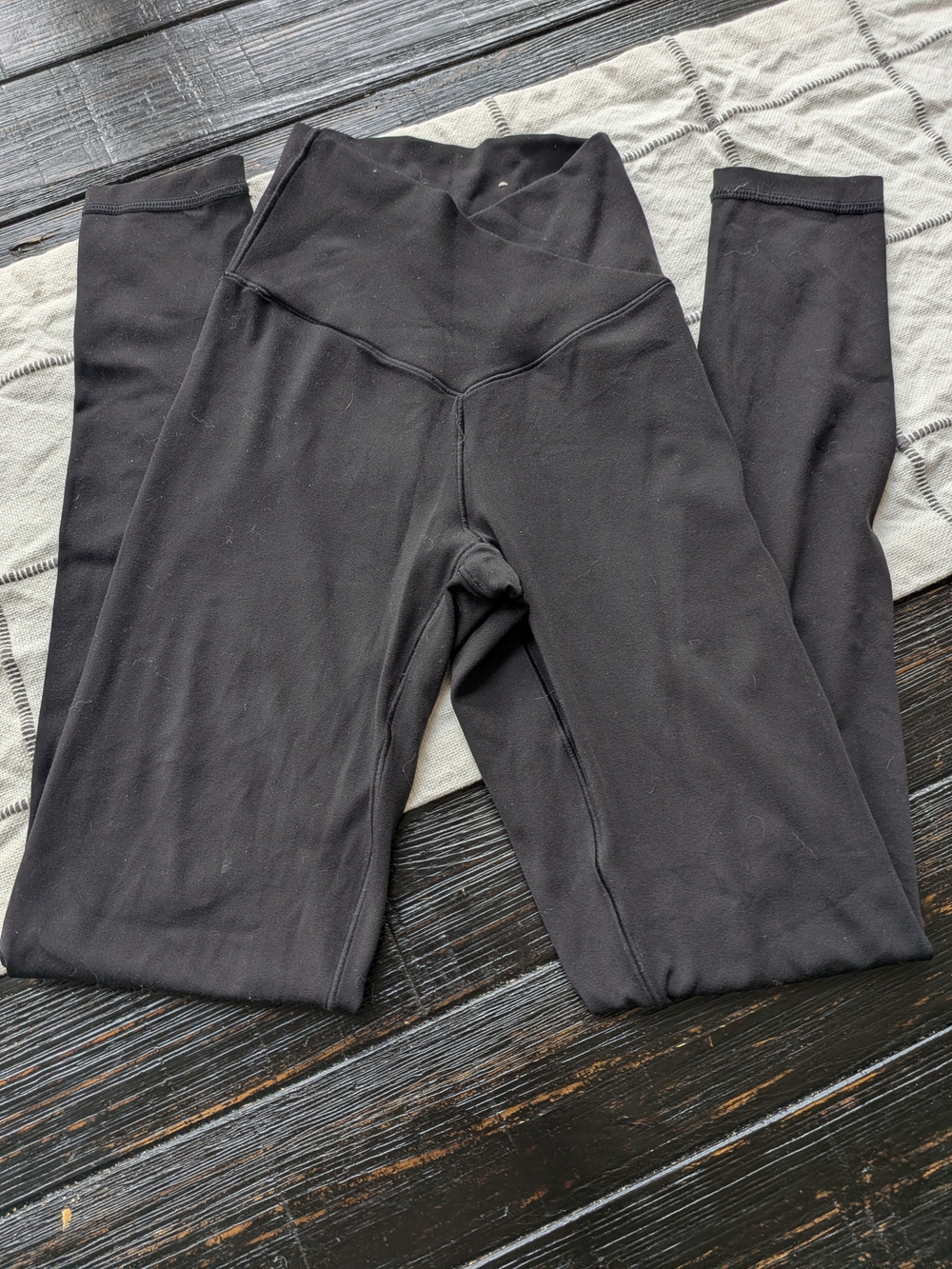 Offline By Aerie • High-Rise Leggings • Crossover • Black • Size XXS